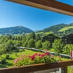 Gastein - Ganzjaehrig Inklusive Alpentherme Gastein & Sommersaison Inklusive Gasteiner Bergbahnen Hotel Bad Hofgastein
