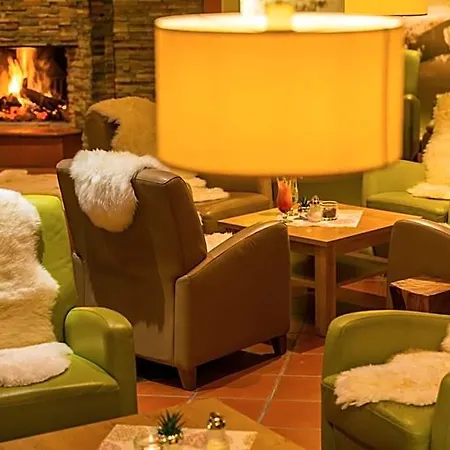 Gastein - Ganzjährig Inklusive Alpentherme - Sommersaison 2022 Zusätzlich Inklusive Gasteiner Bergbahnen 3*