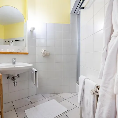 Hotel Gastein - Ganzjährig Inklusive Alpentherme - Sommersaison 2022 Zusätzlich Inklusive Gasteiner Bergbahnen Bad Hofgastein