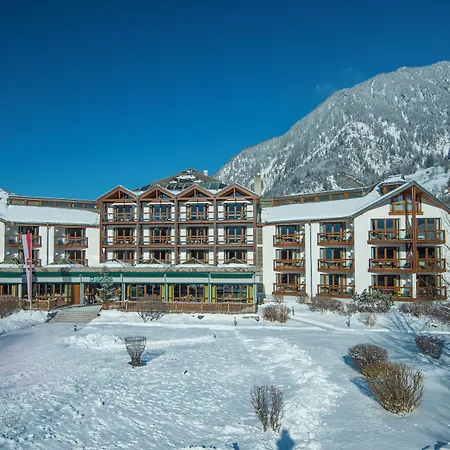 Gastein: Alpine Thermal & Summer Mountain Access Hotel