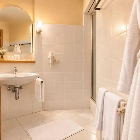 Gastein: Alpine Thermal & Summer Mountain Access Hotel Bad Hofgastein