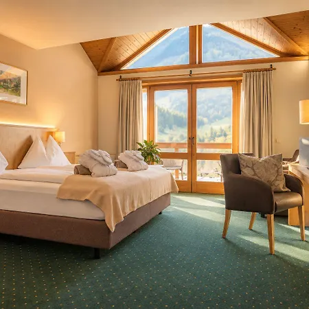 Gastein: Alpine Thermal & Summer Mountain Access Hotel 3*